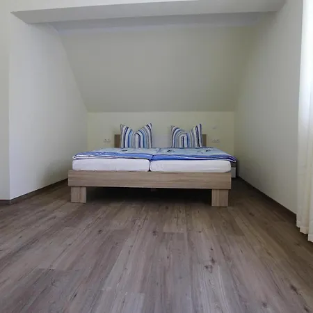 Hafenflair Am Plauer *